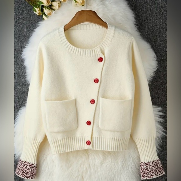 NWOT Women’s Winter White Cable Cardigan W Red Buttons Long Accent Sleeves Sz XL - Picture 12 of 14